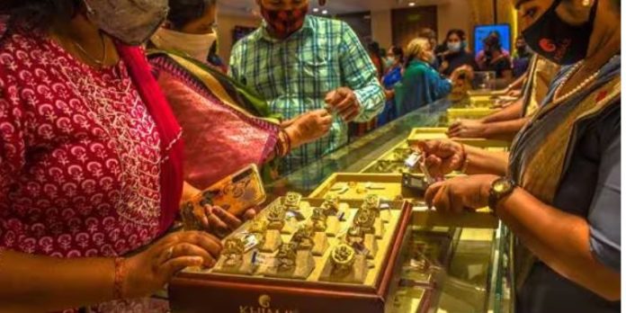 സംസ്ഥാനത്ത് സ്വർണ്ണ വില വീണ്ടും സര്വകാല റെക്കോര്ഡില് സംസ്ഥാനത്ത് സ്വർണ്ണ വില വീണ്ടും സര്വകാല റെക്കോര്ഡില്