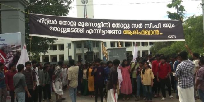 എസ്എഫ്ഐ ബാനര് ഉടന് നീക്കണം ; കര്ശന നിര്ദേശവുമായി കേരള വി.സി എസ്എഫ്ഐ ബാനര് ഉടന് നീക്കണം ; കര്ശന നിര്ദേശവുമായി കേരള വി.സി