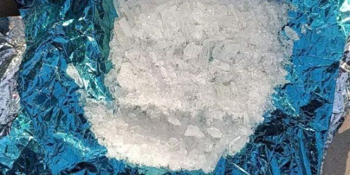 കൊച്ചി വന് ലഹരിമരുന്ന് വേട്ട : 70 കോടിയുടെ എംഡിഎംഎ പിടികൂടി കൊച്ചി വന് ലഹരിമരുന്ന് വേട്ട : 70 കോടിയുടെ എംഡിഎംഎ പിടികൂടി