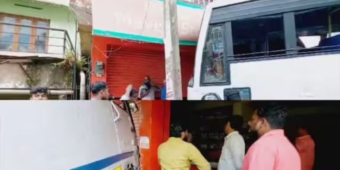 നിയന്ത്രണം വിട്ട കെഎസ്ആര്ടിസി ബസ് മാവേലി സ്റ്റോറിലേക്ക് പാഞ്ഞ് കയറി അപകടം ; യാത്രക്കാര്ക്ക് പരിക്ക് നിയന്ത്രണം വിട്ട കെഎസ്ആര്ടിസി ബസ് മാവേലി സ്റ്റോറിലേക്ക് പാഞ്ഞ് കയറി അപകടം ; യാത്രക്കാര്ക്ക് പരിക്ക്