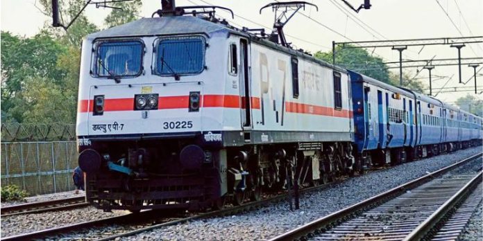ക്രിസ്മസിലെ തിരക്ക് : മൈസൂർ- കൊച്ചുവേളി റൂട്ടിൽ സ്പെഷ്യൽ ട്രെയിൻ സർവീസ് അനുവദിച്ച് റെയിൽവേ ക്രിസ്മസിലെ തിരക്ക് : മൈസൂർ- കൊച്ചുവേളി റൂട്ടിൽ സ്പെഷ്യൽ ട്രെയിൻ സർവീസ് അനുവദിച്ച് റെയിൽവേ