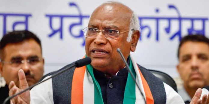 ‘മല്ലികാര്ജുന് ഖര്ഗെ പ്രധാനമന്ത്രി സ്ഥാനാര്ഥിയാകണം’; ആവശ്യവുമായി ‘ഇന്ത്യ’ നേതാക്കള് ‘മല്ലികാര്ജുന് ഖര്ഗെ പ്രധാനമന്ത്രി സ്ഥാനാര്ഥിയാകണം’; ആവശ്യവുമായി ‘ഇന്ത്യ’ നേതാക്കള്