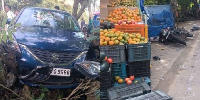 നിയന്ത്രണം വിട്ട കാർ വഴിയോര കച്ചവട വാഹനത്തിലേക്ക് ഇടിച്ചു കയറി ; രണ്ടുപേർക്ക് പരിക്ക് നിയന്ത്രണം വിട്ട കാർ വഴിയോര കച്ചവട വാഹനത്തിലേക്ക് ഇടിച്ചു കയറി ; രണ്ടുപേർക്ക് പരിക്ക്