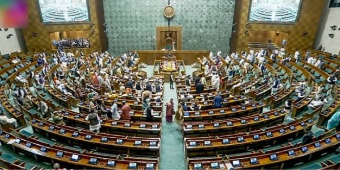 ജമ്മു കശ്മീര് പുനഃസംഘടന ഭേദഗതി ബില് ലോക്സഭയില് ; അവതരിപ്പിച്ചത് അമിത് ഷാ ജമ്മു കശ്മീര് പുനഃസംഘടന ഭേദഗതി ബില് ലോക്സഭയില് ; അവതരിപ്പിച്ചത് അമിത് ഷാ