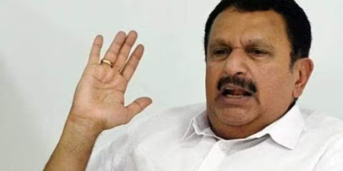 രണ്ട് മിനിറ്റ് കൂടി നിന്നെങ്കില് സ്ട്രെക്ചറില് എടുത്തുമാറ്റേണ്ടി വരുമായിരുന്നു ; നവകേരള സദസ് പരാജയപ്പെട്ടതിന്റെ പ്രതികാരമെന്ന് കെ മുരളീധരന് രണ്ട് മിനിറ്റ് കൂടി നിന്നെങ്കില് സ്ട്രെക്ചറില് എടുത്തുമാറ്റേണ്ടി വരുമായിരുന്നു ; നവകേരള സദസ് പരാജയപ്പെട്ടതിന്റെ പ്രതികാരമെന്ന് കെ മുരളീധരന്