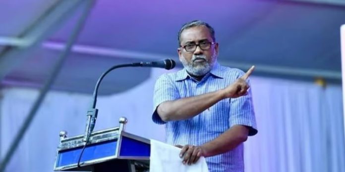 ചെരിപ്പ് കൊണ്ട് നവകേരള സദസ്സിനെ നേരിടുന്നവർ ഏത് ലോകത്താണ് ജീവിക്കുന്നത് : പി പ്രസാദ് ചെരിപ്പ് കൊണ്ട് നവകേരള സദസ്സിനെ നേരിടുന്നവർ ഏത് ലോകത്താണ് ജീവിക്കുന്നത് : പി പ്രസാദ്