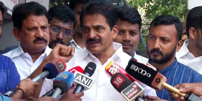 കേസെടുത്ത ശേഷം ഗണ്മാന് എങ്ങനെ തുടരാനാകും? ; നിയമവിരുദ്ധമെന്ന് കെ സി വേണുഗോപാല് കേസെടുത്ത ശേഷം ഗണ്മാന് എങ്ങനെ തുടരാനാകും? ; നിയമവിരുദ്ധമെന്ന് കെ സി വേണുഗോപാല്