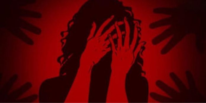 മുംബൈയില് മലയാളി പെണ്കുട്ടിയെ മദ്യം നല്കി പീഡിപ്പിച്ചു ; പരാതിയുമായി അമ്മ മുംബൈയില് മലയാളി പെണ്കുട്ടിയെ മദ്യം നല്കി പീഡിപ്പിച്ചു ; പരാതിയുമായി അമ്മ