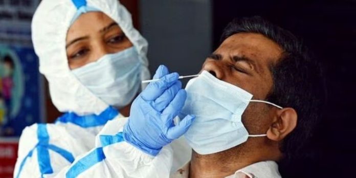 കോവിഡ് വ്യാപനം : കേന്ദ്ര ആരോഗ്യമന്ത്രി അവലോകന യോഗം വിളിച്ചു കോവിഡ് വ്യാപനം : കേന്ദ്ര ആരോഗ്യമന്ത്രി അവലോകന യോഗം വിളിച്ചു