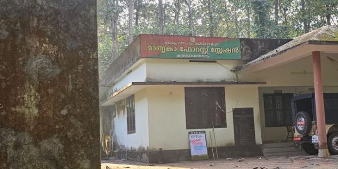 ഡ്യൂട്ടി സമയത്തെ സംഘടനാ പ്രവർത്തനം ചോദ്യം ചെയ്ത വ്ലോഗറെ മർദ്ദിച്ച വനപാലകർക്ക് ഹൈക്കോടതി നോട്ടീസ് ഡ്യൂട്ടി സമയത്തെ സംഘടനാ പ്രവർത്തനം ചോദ്യം ചെയ്ത വ്ലോഗറെ മർദ്ദിച്ച വനപാലകർക്ക് ഹൈക്കോടതി നോട്ടീസ്
