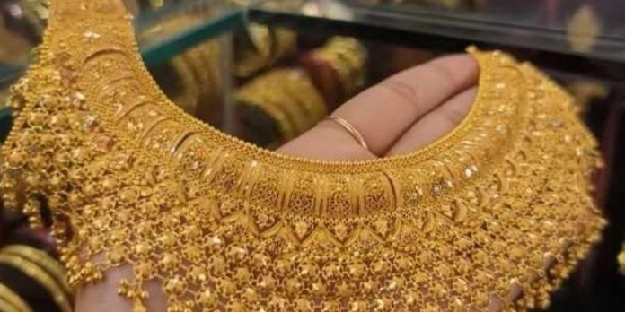 സ്വര്ണവിലയുടെ കുതിപ്പ് തുടരുന്നു ; മൂന്നാഴ്ചയ്ക്കിടെ വര്ധിച്ചത് 3000 രൂപ സ്വര്ണവിലയുടെ കുതിപ്പ് തുടരുന്നു ; മൂന്നാഴ്ചയ്ക്കിടെ വര്ധിച്ചത് 3000 രൂപ