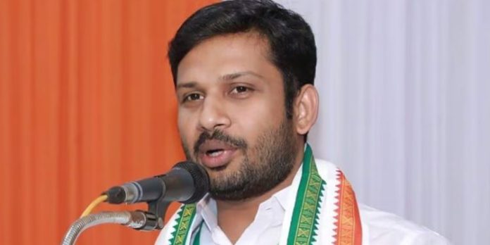 സംസ്ഥാന ജനറല് സെക്രട്ടറി ആബിദ് അലിയെ യൂത്ത് കോണ്ഗ്രസ് പുറത്താക്കി സംസ്ഥാന ജനറല് സെക്രട്ടറി ആബിദ് അലിയെ യൂത്ത് കോണ്ഗ്രസ് പുറത്താക്കി