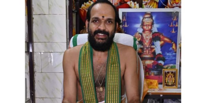 മണ്ഡല കാലം ഭംഗിയായി പൂർത്തിയായത് അയ്യപ്പ സ്വാമിയുടെ അനുഗ്രഹവും ഭക്തരും സംഘാടകരും ഒത്തൊരുമിച്ച് പ്രവർത്തിച്ചതും : മേൽശാന്തി മഹേഷ് നമ്പൂതിരി മണ്ഡല കാലം ഭംഗിയായി പൂർത്തിയായത് അയ്യപ്പ സ്വാമിയുടെ അനുഗ്രഹവും ഭക്തരും സംഘാടകരും ഒത്തൊരുമിച്ച് പ്രവർത്തിച്ചതും : മേൽശാന്തി മഹേഷ് നമ്പൂതിരി