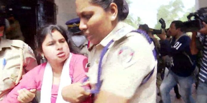 ശബരിമല പ്രതിസന്ധി : ദേവസ്വം ബോര്ഡ് ആസ്ഥാനത്ത് യൂത്ത് കോണ്ഗ്രസ് ഉപരോധം ശബരിമല പ്രതിസന്ധി : ദേവസ്വം ബോര്ഡ് ആസ്ഥാനത്ത് യൂത്ത് കോണ്ഗ്രസ് ഉപരോധം