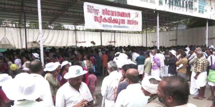 നവകേരള സദസിന് കുടുംബശ്രീ പിരിവ് ; വാട്സാപ്പ് സന്ദേശം പുറത്ത് നവകേരള സദസിന് കുടുംബശ്രീ പിരിവ് ; വാട്സാപ്പ് സന്ദേശം പുറത്ത്
