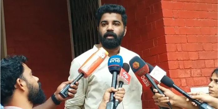 ഗവർണറും യുഡിഎഫും അണ്ണൻ തമ്പി കളിക്കുകയാണ് : പി എം ആർഷോ ഗവർണറും യുഡിഎഫും അണ്ണൻ തമ്പി കളിക്കുകയാണ് : പി എം ആർഷോ