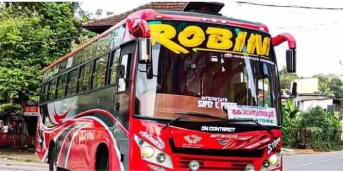 റോബിന് ബസ് മൂന്നാമതും തടഞ്ഞു; മന്ത്രി മാറിയതില് പ്രതീക്ഷയെന്ന് മാനേജര് റോബിന് ബസ് മൂന്നാമതും തടഞ്ഞു; മന്ത്രി മാറിയതില് പ്രതീക്ഷയെന്ന് മാനേജര്
