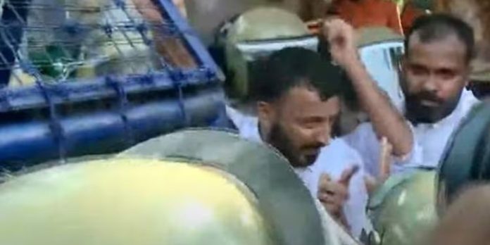 കോൺഗ്രസ് സെക്രട്ടേറിയേറ്റ് മാര്ച്ചിൽ സംഘര്ഷം കോൺഗ്രസ് സെക്രട്ടേറിയേറ്റ് മാര്ച്ചിൽ സംഘര്ഷം