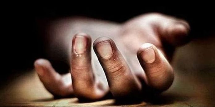 കൊല്ലത്ത് മകന് അച്ഛനെ ചുറ്റിക കൊണ്ട് തലയ്ക്കടിച്ചു കൊന്നു കൊല്ലത്ത് മകന് അച്ഛനെ ചുറ്റിക കൊണ്ട് തലയ്ക്കടിച്ചു കൊന്നു
