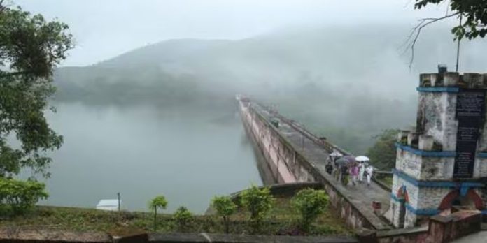 മുല്ലപ്പെരിയാര് ജലനിരപ്പ് 140 അടിയില് ; തമിഴ്നാട് മുന്നറിയിപ്പ് പുറപ്പെടുവിച്ചു മുല്ലപ്പെരിയാര് ജലനിരപ്പ് 140 അടിയില് ; തമിഴ്നാട് മുന്നറിയിപ്പ് പുറപ്പെടുവിച്ചു