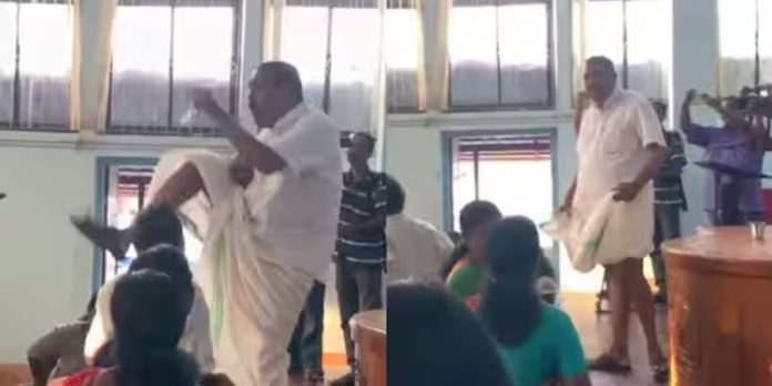 ചവിട്ടാൻ കാലോങ്ങി സിപിഎം കൗൺസിലർ ; സംഭവം നവകേരള ബസിനായി മതിൽ പൊളിച്ചതിനെക്കുറിച്ചുള്ള ചർച്ചക്കിടെ ചവിട്ടാൻ കാലോങ്ങി സിപിഎം കൗൺസിലർ ; സംഭവം നവകേരള ബസിനായി മതിൽ പൊളിച്ചതിനെക്കുറിച്ചുള്ള ചർച്ചക്കിടെ
