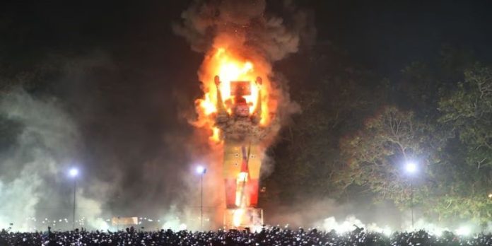 പാപ്പാഞ്ഞിയെ വെളി മൈതാനത്ത് കത്തിക്കരുത് ; പൊളിച്ചുമാറ്റാനും നിര്ദേശം പാപ്പാഞ്ഞിയെ വെളി മൈതാനത്ത് കത്തിക്കരുത് ; പൊളിച്ചുമാറ്റാനും നിര്ദേശം