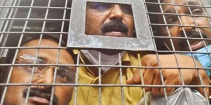 മുട്ടില് മരം മുറിക്കേസില് കുറ്റപത്രം സമര്പ്പിച്ചു; 84,600 പേജ് , അഗസ്റ്റിന് സഹോദരങ്ങള് പ്രധാനപ്രതികള് മുട്ടില് മരം മുറിക്കേസില് കുറ്റപത്രം സമര്പ്പിച്ചു; 84,600 പേജ് , അഗസ്റ്റിന് സഹോദരങ്ങള് പ്രധാനപ്രതികള്
