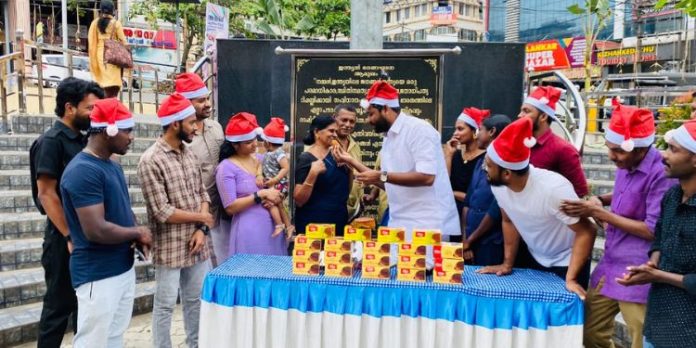 ക്രിസ്തുമസ് ദിനത്തിൽ സ്നേഹ സമ്മാനവുമായി യൂത്ത് കോൺഗ്രസ് ക്രിസ്തുമസ് ദിനത്തിൽ സ്നേഹ സമ്മാനവുമായി യൂത്ത് കോൺഗ്രസ്
