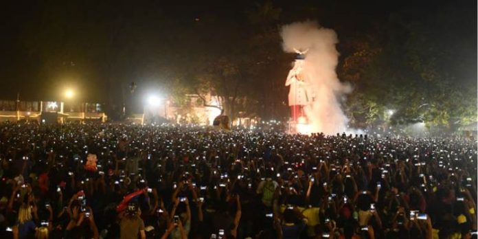 നാടകം വിലക്കിയ ഉത്തരവ് പിന്വലിക്കണം ; കൊച്ചി സബ്കലക്ടര്ക്കെതിരെ ഡിവൈഎഫ്ഐയുടെ ബാനര് നാടകം വിലക്കിയ ഉത്തരവ് പിന്വലിക്കണം ; കൊച്ചി സബ്കലക്ടര്ക്കെതിരെ ഡിവൈഎഫ്ഐയുടെ ബാനര്
