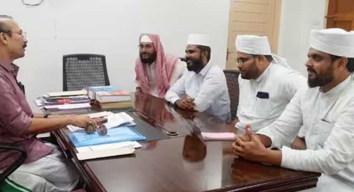 മുസ്ലിം മതപണ്ഡിതർ തിരുവിതാംകൂർ ദേവസ്വം ബോർഡ് പ്രസിഡന്റിനെ സന്ദർശിച്ചു മുസ്ലിം മതപണ്ഡിതർ തിരുവിതാംകൂർ ദേവസ്വം ബോർഡ് പ്രസിഡന്റിനെ സന്ദർശിച്ചു