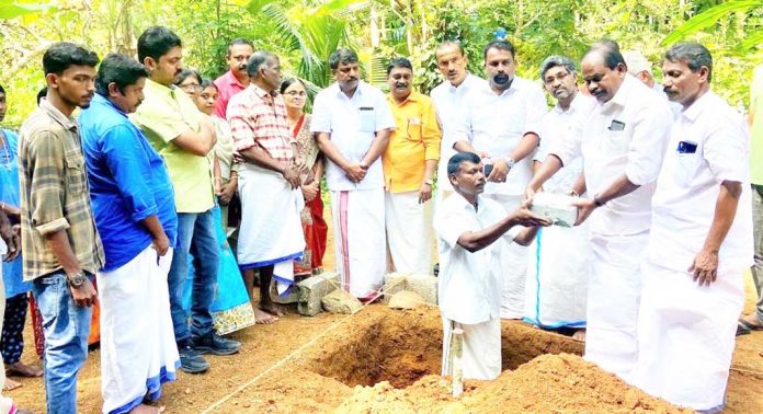 കെ.പി.സി.സി നിര്മ്മിച്ചു നല്കുന്ന ഭവനത്തിന്റെ ശിലാസ്ഥാപനം നടത്തി കെ.പി.സി.സി നിര്മ്മിച്ചു നല്കുന്ന ഭവനത്തിന്റെ ശിലാസ്ഥാപനം നടത്തി