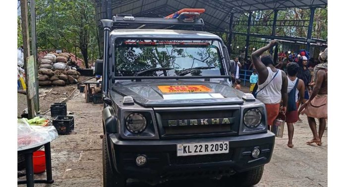 ശബരിമലയില് ഓഫ് റോഡ് ആംബുലന്സെത്തി ശബരിമലയില് ഓഫ് റോഡ് ആംബുലന്സെത്തി