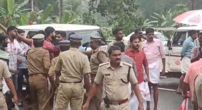 റാന്നിയിൽ യൂത്ത് കോൺഗ്രസ് പ്രവർത്തകരും എസ്.എഫ്.ഐ – ഡി.വൈ.എഫ്.ഐ പ്രവർത്തകരും തമ്മിൽ സംഘർഷം റാന്നിയിൽ യൂത്ത് കോൺഗ്രസ് പ്രവർത്തകരും എസ്.എഫ്.ഐ – ഡി.വൈ.എഫ്.ഐ പ്രവർത്തകരും തമ്മിൽ സംഘർഷം