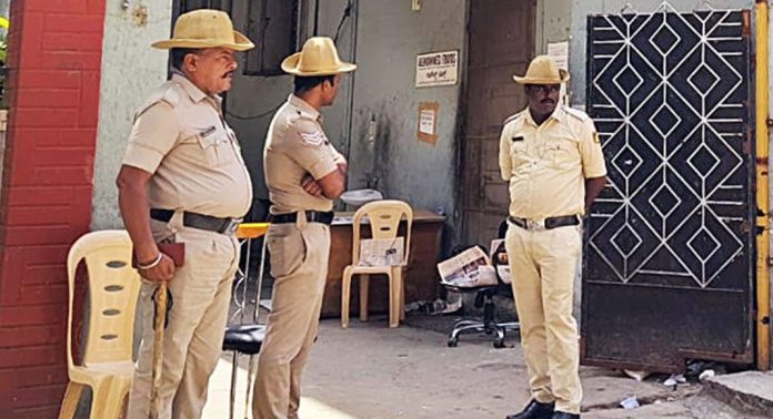 ജയ് ശ്രീറാം വിളിക്കാത്തതിന് വയോധികനെ മർദ്ദിച്ച സംഭവം ; 3 പേർക്കെതിരെ കേസ് ജയ് ശ്രീറാം വിളിക്കാത്തതിന് വയോധികനെ മർദ്ദിച്ച സംഭവം ; 3 പേർക്കെതിരെ കേസ്