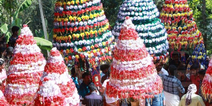 41ദിവസത്തെ മണ്ഡലകാലത്തിനും കളമെഴുത്തുംപാട്ടിനും സമാപനം കുറിച്ച് കോട്ടാങ്ങൽ ശ്രീ മഹാ ഭദ്രകാളി ക്ഷേത്രം 41ദിവസത്തെ മണ്ഡലകാലത്തിനും കളമെഴുത്തുംപാട്ടിനും സമാപനം കുറിച്ച് കോട്ടാങ്ങൽ ശ്രീ മഹാ ഭദ്രകാളി ക്ഷേത്രം