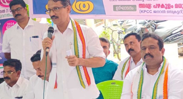 നികുതി പിരിച്ചെടുക്കാതെ സർക്കാർ ജീവനക്കാരുടെ ആനുകൂല്യങ്ങൾ കവർന്നെടുക്കുന്നു – പഴകുളം മധു നികുതി പിരിച്ചെടുക്കാതെ സർക്കാർ ജീവനക്കാരുടെ ആനുകൂല്യങ്ങൾ കവർന്നെടുക്കുന്നു – പഴകുളം മധു