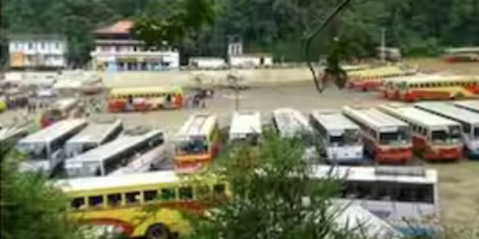 ശബരിമലയിലെ തിരക്ക് നിയന്ത്രിക്കുന്നതിന് വേണ്ടി കെഎസ്ആർടിസി ബസുകൾ പമ്പയിൽ പിടിച്ചിട്ടു ; തീർത്ഥാടകർ പ്രതിസന്ധിയിൽ ശബരിമലയിലെ തിരക്ക് നിയന്ത്രിക്കുന്നതിന് വേണ്ടി കെഎസ്ആർടിസി ബസുകൾ പമ്പയിൽ പിടിച്ചിട്ടു ; തീർത്ഥാടകർ പ്രതിസന്ധിയിൽ