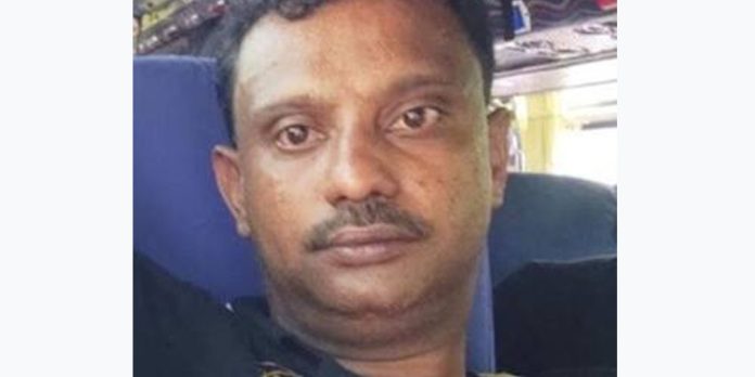 സ്വകാര്യ ബസ് കണ്ടക്ടർ ലോറിയിടിച്ചു മരിച്ചു സ്വകാര്യ ബസ് കണ്ടക്ടർ ലോറിയിടിച്ചു മരിച്ചു