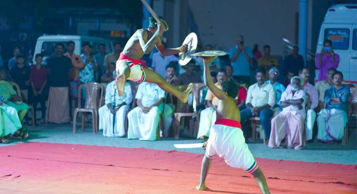 പ്രമാടം ഗ്രാമപഞ്ചായത്തിന്റെ നേതൃത്വത്തിൽ പൂങ്കാവ് മാർക്കറ്റിൽ കളരിപ്പയറ്റ് നടത്തി പ്രമാടം ഗ്രാമപഞ്ചായത്തിന്റെ നേതൃത്വത്തിൽ പൂങ്കാവ് മാർക്കറ്റിൽ കളരിപ്പയറ്റ് നടത്തി