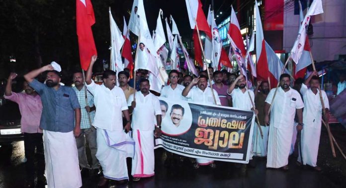 ജനകീയ പ്രതിഷേധത്തെ അടിച്ചമർത്താൻ കേന്ദ്ര സർക്കാർ നീക്കം : പ്രതിഷേധ ജ്വാല തെളിയിച്ച് കേരള യൂത്ത് ഫ്രണ്ട് എം ജനകീയ പ്രതിഷേധത്തെ അടിച്ചമർത്താൻ കേന്ദ്ര സർക്കാർ നീക്കം : പ്രതിഷേധ ജ്വാല തെളിയിച്ച് കേരള യൂത്ത് ഫ്രണ്ട് എം