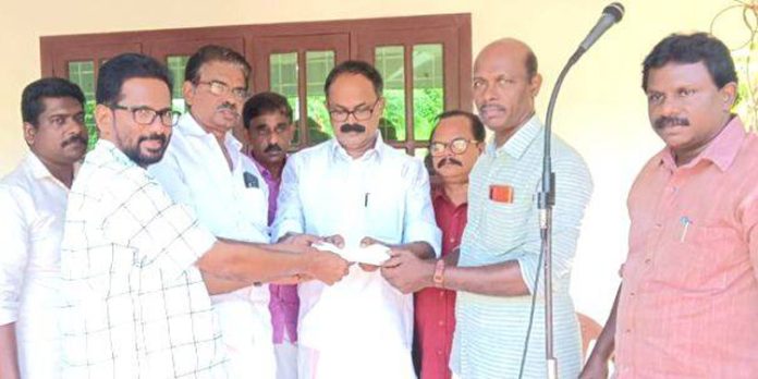 കെ.ജി ശങ്കരപ്പിള്ള അനുസ്മരണ ദിനത്തില് കരുണയ്ക്ക് പണം കൈമാറി ചെറുമകന് കെ.ജി ശങ്കരപ്പിള്ള അനുസ്മരണ ദിനത്തില് കരുണയ്ക്ക് പണം കൈമാറി ചെറുമകന്