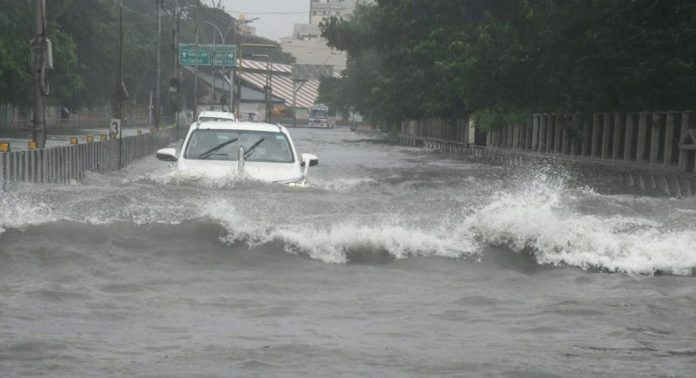 മിഷോങ് ചുഴലിക്കാറ്റ് ; തീവ്രത കുറയുന്നു, മഴ ഒഴിഞ്ഞെങ്കിലും ദുരിതം തുടരുന്നു മിഷോങ് ചുഴലിക്കാറ്റ് ; തീവ്രത കുറയുന്നു, മഴ ഒഴിഞ്ഞെങ്കിലും ദുരിതം തുടരുന്നു