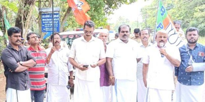 ബി.ജെ.പി ചേർത്തല മണ്ഡലം കമ്മിറ്റിയുടെ നേതൃത്വത്തിൽ പോലീസ് സ്റ്റേഷൻ മാർച്ച് നടത്തി ബി.ജെ.പി ചേർത്തല മണ്ഡലം കമ്മിറ്റിയുടെ നേതൃത്വത്തിൽ പോലീസ് സ്റ്റേഷൻ മാർച്ച് നടത്തി