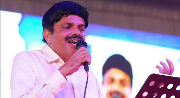 നവകേരളസദസ്സ് : കലാപരിപാടികള്ക്ക് കൊഴുപ്പേകി ജില്ലാ കളക്ടറുടെ പാട്ട് നവകേരളസദസ്സ് : കലാപരിപാടികള്ക്ക് കൊഴുപ്പേകി ജില്ലാ കളക്ടറുടെ പാട്ട്
