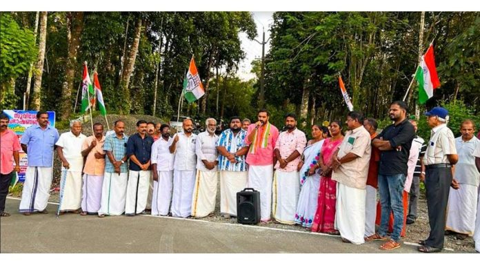 ബംഗ്ലാവ് പടി – ഇടമുറി പാലം റോഡ് ഉടൻ ഗതാഗത യോഗ്യമാക്കണം : കോൺഗ്രസ് പഴവങ്ങാടി ടൗൺ മണ്ഡലം കമ്മിറ്റി ബംഗ്ലാവ് പടി – ഇടമുറി പാലം റോഡ് ഉടൻ ഗതാഗത യോഗ്യമാക്കണം : കോൺഗ്രസ് പഴവങ്ങാടി ടൗൺ മണ്ഡലം കമ്മിറ്റി