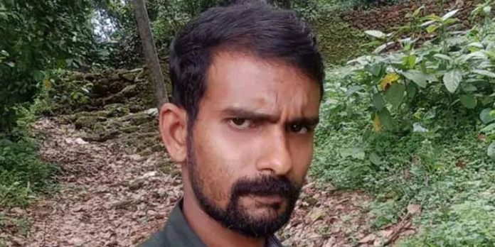 ടൂറിസ്റ്റ് ബസ് കഴുകുന്നതിനിടെ യുവാവ് ഷോക്കേറ്റ് മരിച്ചു ടൂറിസ്റ്റ് ബസ് കഴുകുന്നതിനിടെ യുവാവ് ഷോക്കേറ്റ് മരിച്ചു