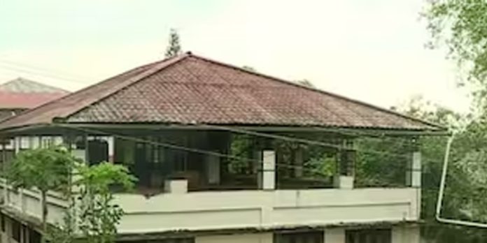സ്വകാര്യ റബര് ഫാക്ടറിയില് നിന്നു ദുര്ഗന്ധം ; ശ്വാസം മുട്ടി ജനം സ്വകാര്യ റബര് ഫാക്ടറിയില് നിന്നു ദുര്ഗന്ധം ; ശ്വാസം മുട്ടി ജനം