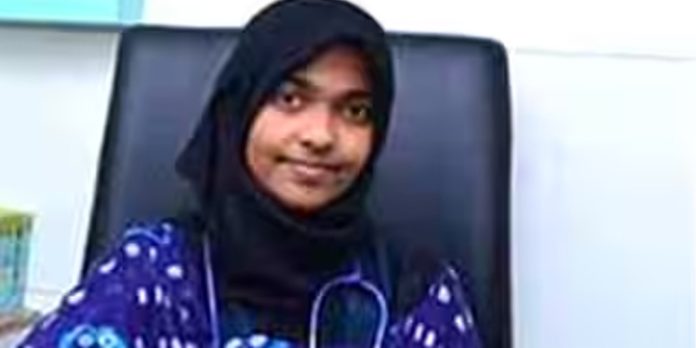 ഹാദിയയെ കാണാനില്ലെന്ന് അച്ഛന്റെ ഹേബിയസ് കോർപ്പസ് ഹർജി ; ഇന്ന് ഹൈക്കോടതിയിൽ ഹാദിയയെ കാണാനില്ലെന്ന് അച്ഛന്റെ ഹേബിയസ് കോർപ്പസ് ഹർജി ; ഇന്ന് ഹൈക്കോടതിയിൽ