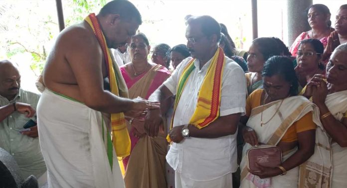 പദയാത്രികർ പീതാംബരദീക്ഷ ഏറ്റുവാങ്ങി ; ഇനി വൃത ശുദ്ധിയുടെ നാളുകൾ പദയാത്രികർ പീതാംബരദീക്ഷ ഏറ്റുവാങ്ങി ; ഇനി വൃത ശുദ്ധിയുടെ നാളുകൾ