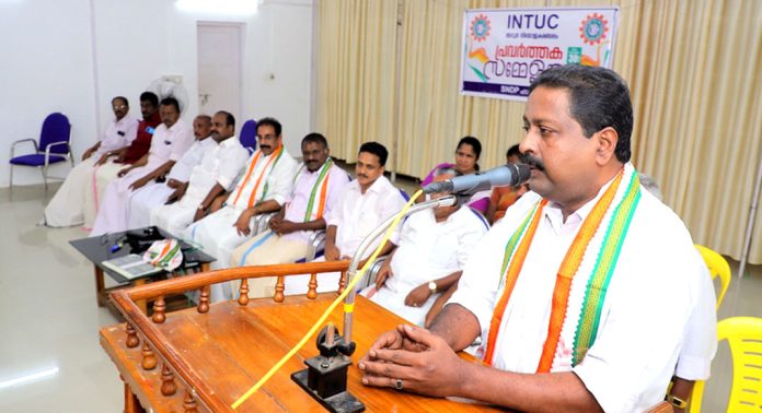 അസംഘടിത തൊഴിലാളികളുടെ മിനിമം കൂലി ഉറപ്പുവരുത്തണം ; ജ്യോതിഷ് കുമാർ മലയാലപ്പുഴ അസംഘടിത തൊഴിലാളികളുടെ മിനിമം കൂലി ഉറപ്പുവരുത്തണം ; ജ്യോതിഷ് കുമാർ മലയാലപ്പുഴ